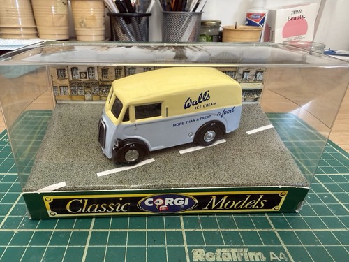 Corgi d983 morris - d983,