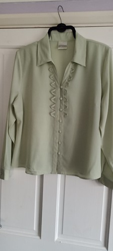 Vgc pretty light - light, green