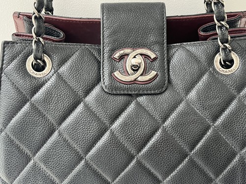 Chanel medium caviar leather - chanel,
