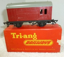 Tri-ang R123 Horse Box - Long