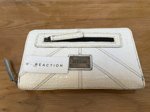 Kenneth cole white - cole, reaction