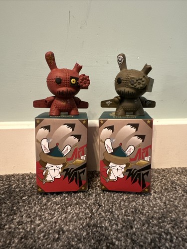 Kidrobot dunny art war - kidrobot, of