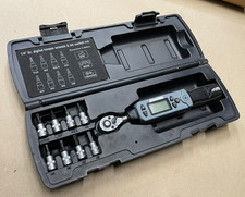 SUPER B TB-TW65 Digital Torque Wrench – 1/4" Drive with Bit Socket Set 3 to 30nm