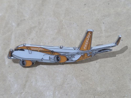 Easyjet airbus a320 enamel - a320,