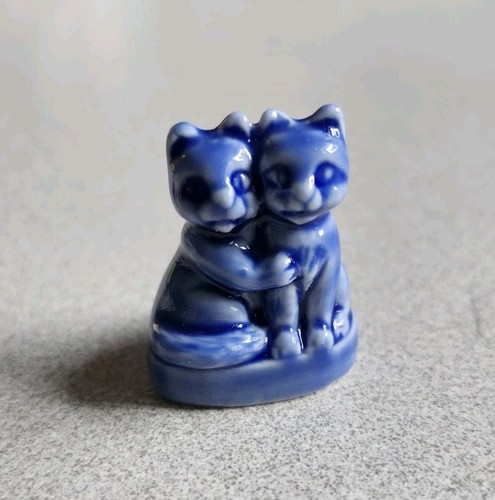 Wade whimsies hugging - whimsies,