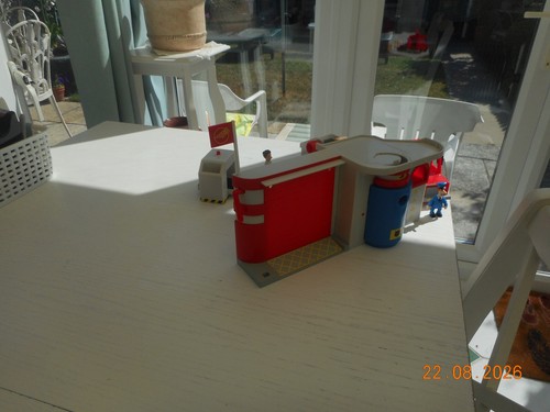 Deluxe sorting office with - office,