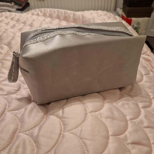 Avon make bag silver - make-up,