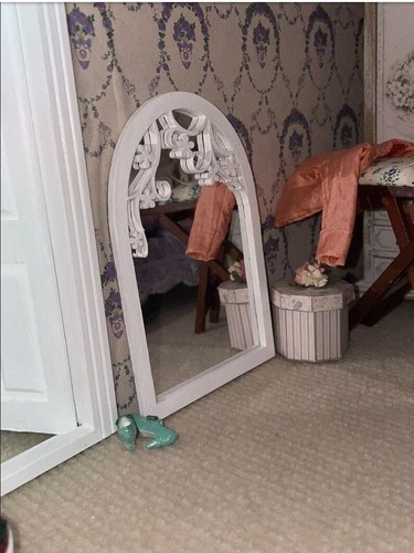 Dolls house white - dolls, black