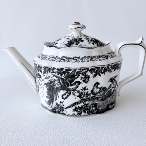 Royal crown derby - black, aves