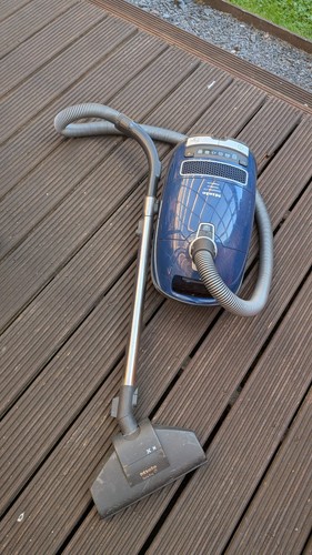 Miele vacuum cleaner - cleaner, full