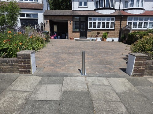 Telescopic security bollard - ,