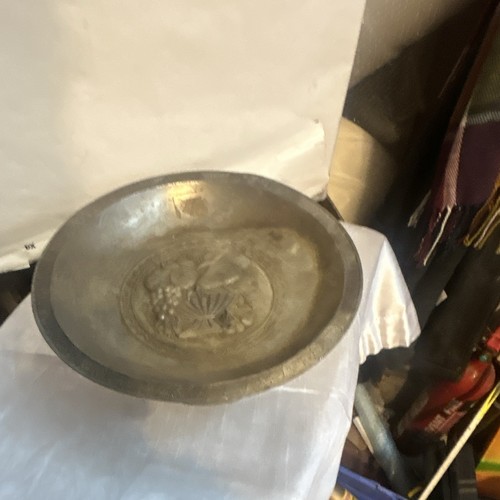Soft silver metal pedestal - soft,