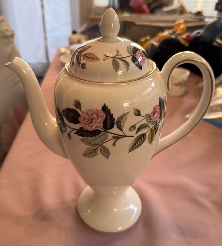 Wedgwood bone china coffee pot - bone,
