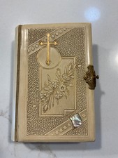 VINTAGE 4.5 PRAYER BOOK, KEY