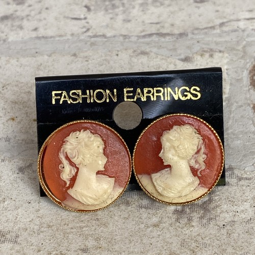 Vintage cameo stud earrings - cameo,