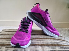 Size 5 - Nike Zoom Fly 4 -