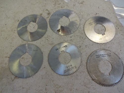 Slitting saw blade horizontal