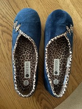 Pavers Size 7/8 womens slippers