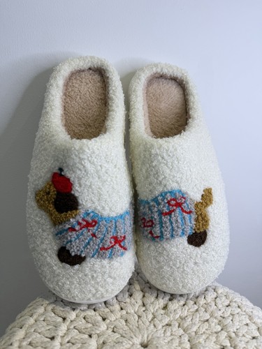 Super cute dog - super, slippers