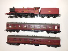 Hornby R2284 Harry Potter 'Hogwarts Castle' & Express Composite And Brake Coach