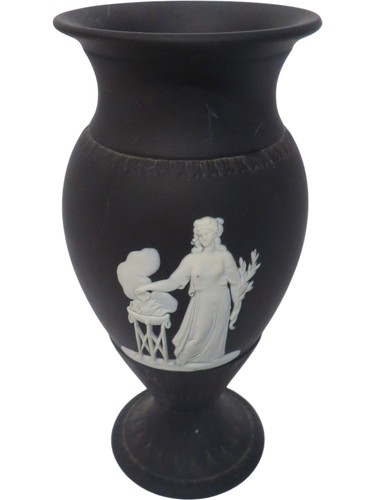 Wedgwood black basalt - vase,