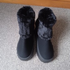 New Ladies Size 6.5 Faux Fur
