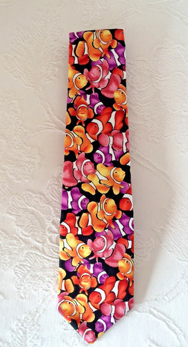 Adult tie crowded - , clownfish