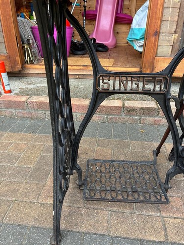 Singer sewing machine - singer,