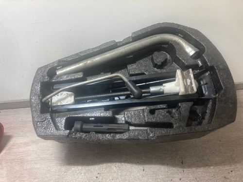 2013 polo wheel jack - vw,