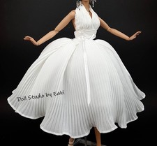 Handmade by Eaki white pleated
