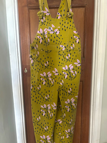 Lucy yak mustard with - with, pink