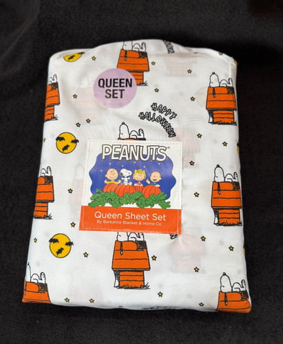 Nwt peanuts snoopy queen sheet - peanuts,