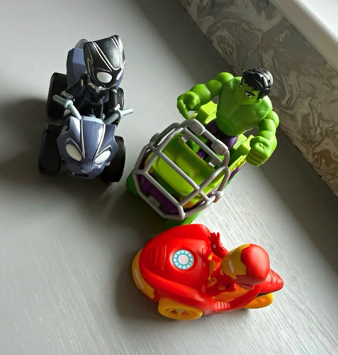 Hulk black panther iron man - black,