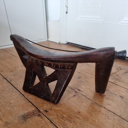 Dinka lotuku headrest - dinka,