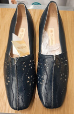 TRUEFORM NAVY BLUE FLORAL