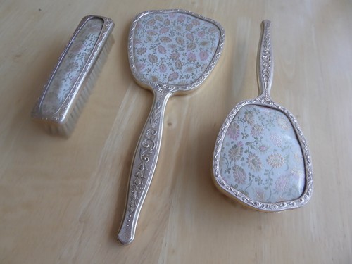 Vintage gold coloured plastic - coloured,