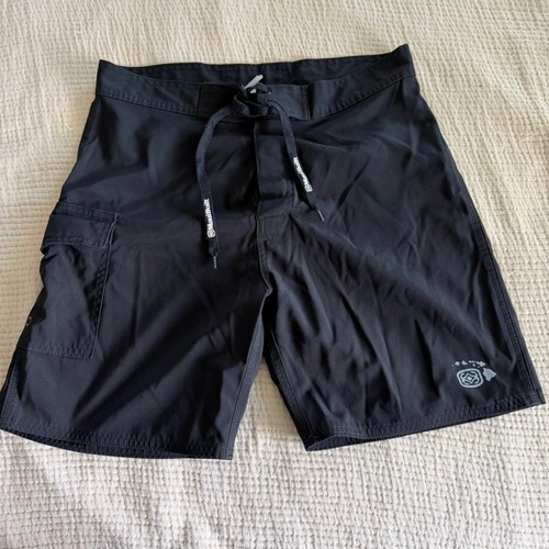 Maui built board - shorts, men