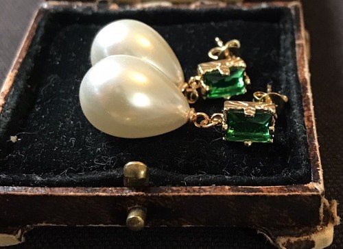 Vintage style pearls - and, green
