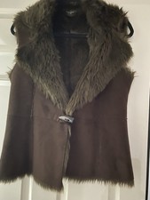 HOBBS BROWN FAUX SUEDE AND SHEARLING GILET WITH TOGGLE FASTENING - SIZE 10