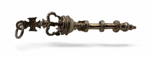 Vintage solid 9ct gold - solid, charm