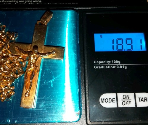 9ct gold cross chain on - cross,