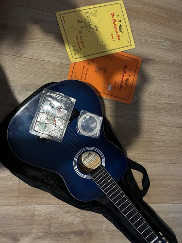 Ashton size guitar with - 3/4,