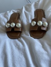 Zara Tan Pearl