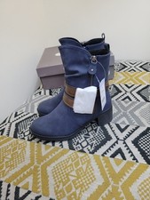 BNIB Womens Pavers Strap