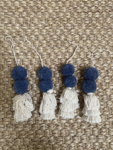 Oka tassels 4 - tassels, x