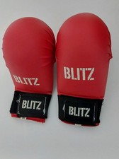 Blitz MMA Quick Wrap Sparing Mitts. Overhand Thumbless Gloves. M