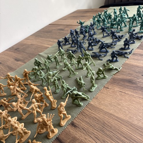 Vintage mixed plastic toy - mixed,