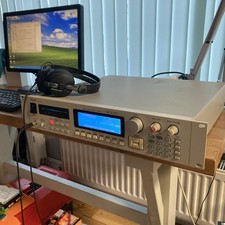 Akai S3000XL LED display, hum