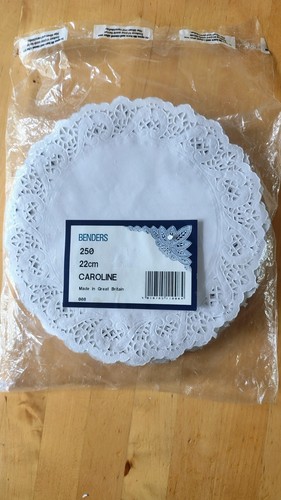 Pack paper doilies about - of,