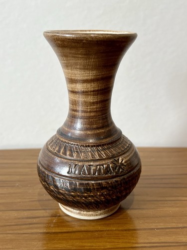 Vintage embossed pattern bud